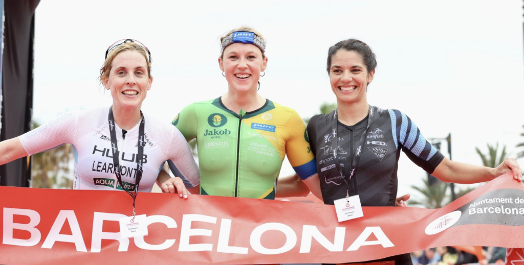 Jonathan Wayaffe y Caroline Pohle vencen la lluvia y ganan la Challenge Barcelona - Triatlón Hoy