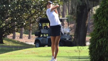 Kai Trump, golfista de Benjamin y nieta del presidente electo Donald Trump, impulsa la bola en el hoyo 11 del campeonato estatal Clase 1A el 12 de noviembre de 2024.