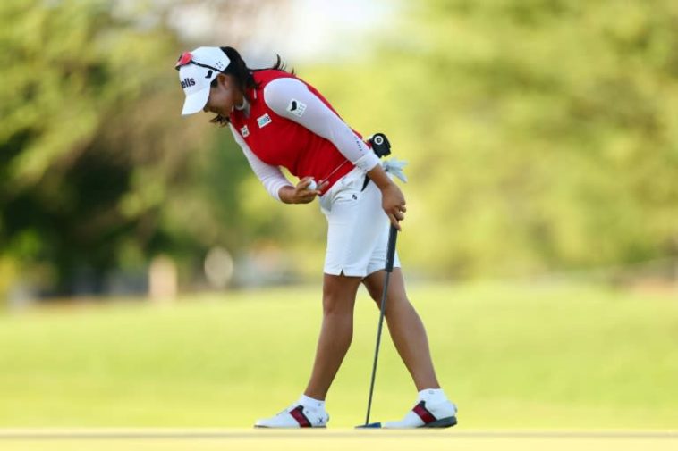 Kim A-lim celebra tras el putt ganador del día 18 en Hawaii (Maddie Meyer)