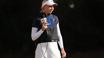 Sophia Popov de Alemania observa durante la primera ronda del CME Group Tour Championship 2024 en Tiburon Golf Club el 21 de noviembre de 2024 en Naples, Florida. (Foto de Michael Reaves/Getty Images)