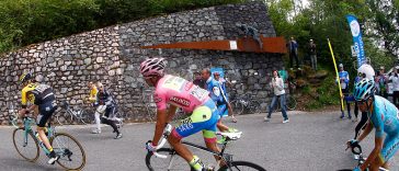 La cumbre de la temible subida al Mortirolo en Italia renombrada en honor a Marco Pantani