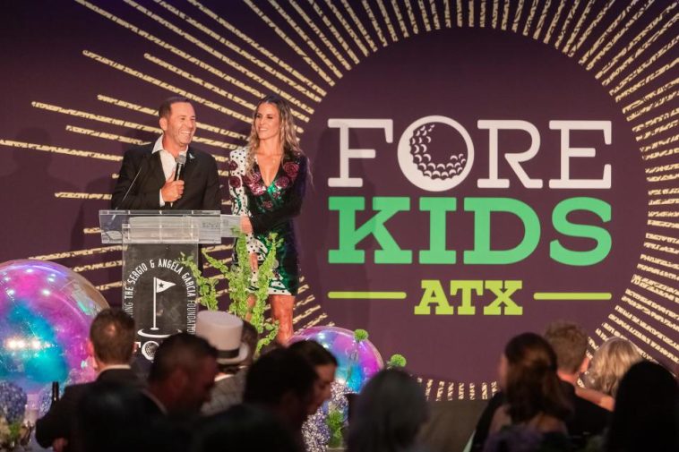 Sergio y Ángela García en el evento Fore Kids ATX en Austin, Texas. El evento recaudó 2 millones de dólares. (Foto de Tyler Schmitt/Cortesía de Fore Kids ATX)