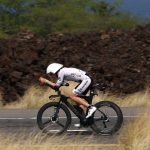 Kieran Lindars Campeonato del Mundo IRONMAN 2024 Kona bicicleta [Photo credit: Ezra Shaw | Getty Images for IRONMAN]