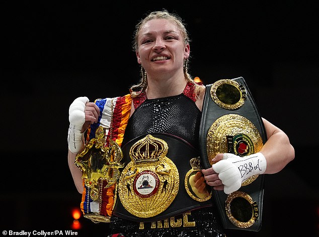 Lauren Price (en la foto de arriba) hará la primera defensa de sus títulos mundiales el sábado 14 de diciembre en el Centro de Exposiciones de Liverpool.