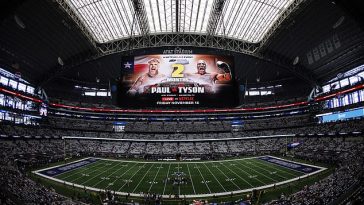 Las entradas restantes para Mike Tyson vs Jake Paul se están vendiendo a un precio con descuento en un intento por llenar el estadio AT&T de Arlington en Texas.