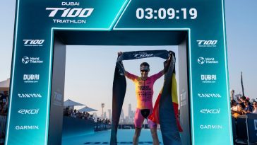 Marten Van Riel finaliza el arco T100 Dubai 2024 crédito fotográfico PTO / T100