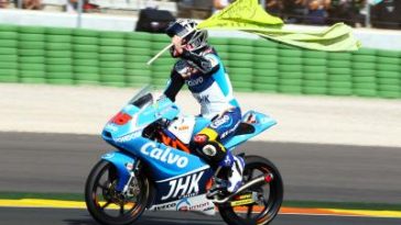 Maverick Viñales gana el título de Moto3 2013.