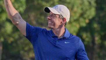 Rory McIlroy celebra ganar su sexta Carrera a Dubai