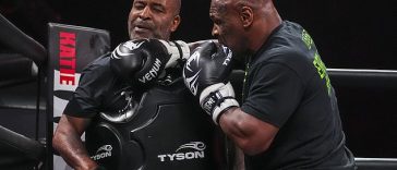 Mike Tyson lució feroz durante los entrenamientos abiertos antes de su pelea con Jake Paul el viernes.