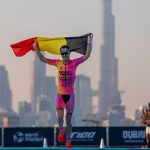 Marten Van Riel línea de meta T100 Dubai 2024 crédito fotográfico PTO / T100