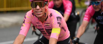 Rigoberto Urán cierra carrera ciclista profesional con acto de despedida en el estadio de Medellín ante 8.000 aficionados