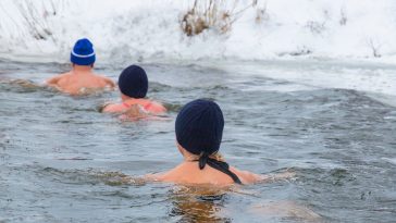 Beneficios de nadar en agua fría este invierno