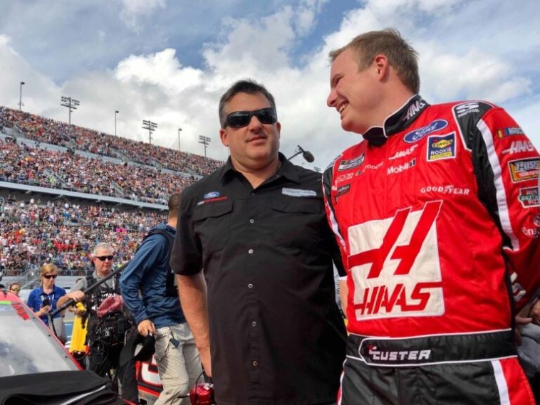 Tony Stewart dice que los acuerdos de fletamento de NASCAR son "una broma"