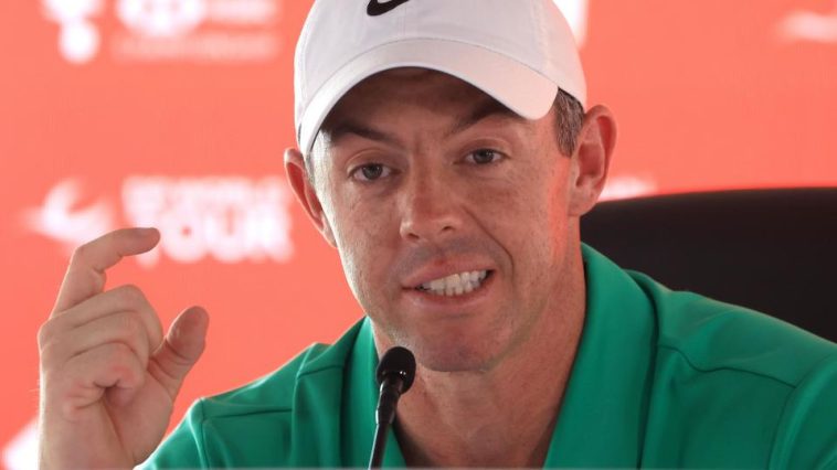 Rory McIlroy hablando ante los medios en el Campeonato HSBC Abu Dhabi