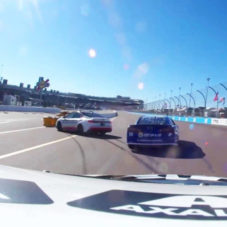 Un auto de seguridad de NASCAR se estrella en Phoenix Raceway (Video)