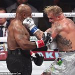 Jake Paul obtuvo una victoria por decisión unánime sobre el ex campeón de peso pesado Mike Tyson en Texas el viernes, hora local (en la foto)