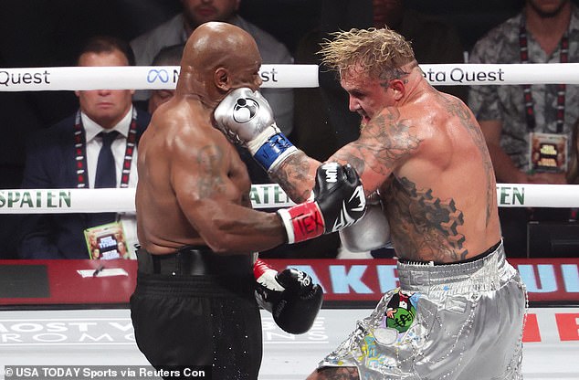 Jake Paul obtuvo una victoria por decisión unánime sobre el ex campeón de peso pesado Mike Tyson en Texas el viernes, hora local (en la foto)