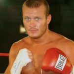 El ex campeón mundial de boxeo de peso semipesado y estrella de televisión Vyacheslav Uzelkov falleció trágicamente a los 45 años.