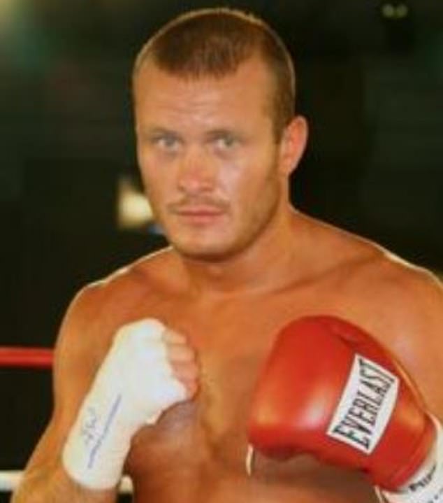 El ex campeón mundial de boxeo de peso semipesado y estrella de televisión Vyacheslav Uzelkov falleció trágicamente a los 45 años.