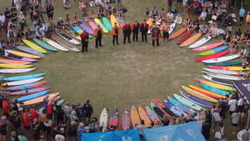 BAHÍA DE WAIMEA XXL CON CEREMONIA DE JOHN JOHN FLORENCIA / EDDIE AIKAU