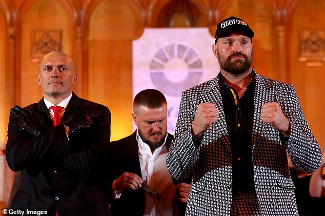 Oleksandr Usyk (izquierda) y Tyson Fury (derecha) volverán a pelear en una revancha el 21 de diciembre.