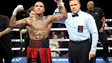 Conor Benn, en la foto (izquierda) después de vencer a Pete Dobson en febrero, busca una oportunidad por el título mundial.