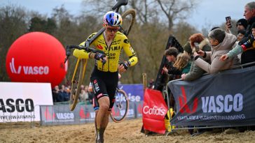 El choque de Wout van Aert con Mathieu van der Poel en Loenhoet sigue siendo posible a pesar de estar enfermo