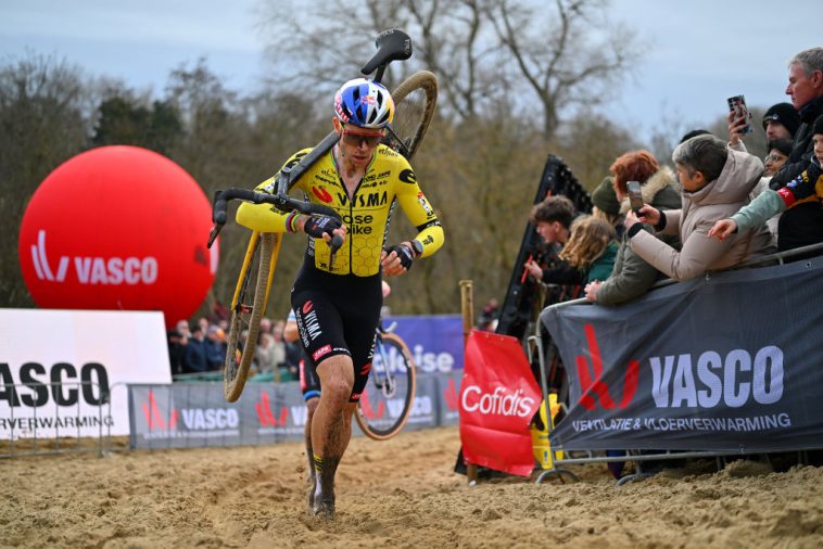 El choque de Wout van Aert con Mathieu van der Poel en Loenhoet sigue siendo posible a pesar de estar enfermo