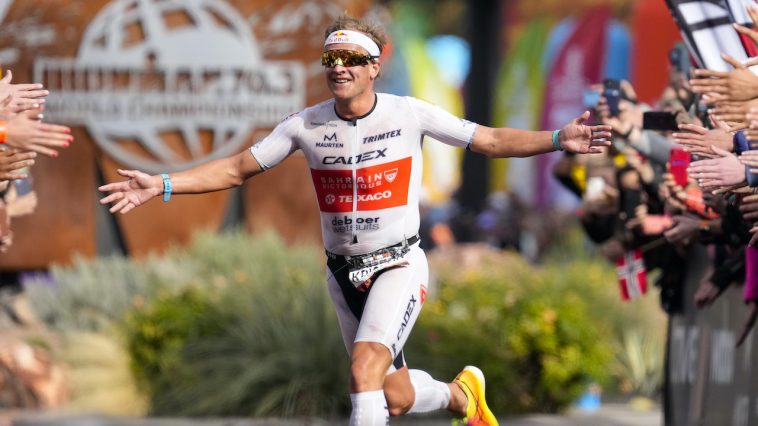 Kristian Blummenfelt celebración en meta Campeonato del Mundo IRONMAN 70.3 2022