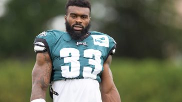 Elijah Holyfield hizo su debut en la WWE después de cruzar desde la NFL