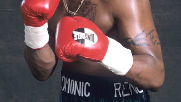 El ex campeón mundial de boxeo Nigel Benn ha revelado la extraña razón por la que la policía lo detuvo y le hicieron una prueba de drogas.