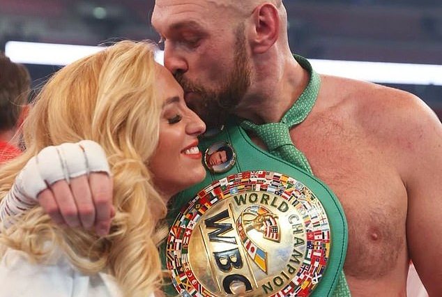 Tyson Fury ha revelado que no ha hablado con su esposa Paris (izquierda) durante los últimos tres meses.