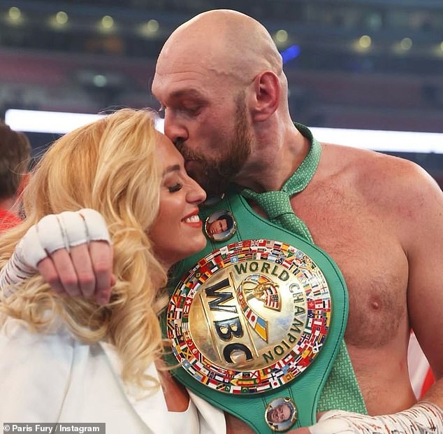 Tyson Fury ha revelado que no ha hablado con su esposa Paris (izquierda) durante los últimos tres meses.