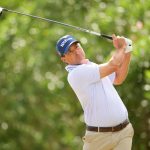 Kevin Kisner de Estados Unidos juega su tiro desde el cuarto tee durante la tercera ronda del Campeonato Butterfield Bermuda 2024 en el campo de golf Port Royal el 16 de noviembre de 2024 en Southampton, Bermuda. (Foto de Alex Slitz/Getty Images)