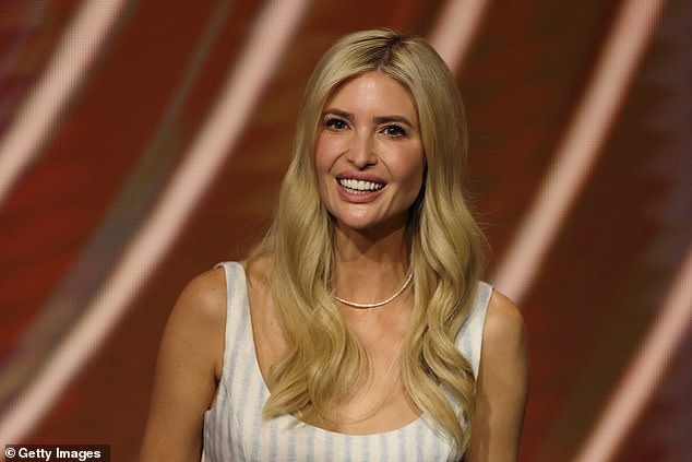 Ivanka Trump hizo una aparición deslumbrante en el sorteo de la Copa Mundial de Clubes de la FIFA el jueves