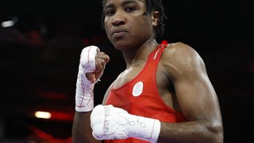 Cindy Ngamba ganó una medalla de bronce para el Equipo Olímpico de Refugiados en París, peleando en 75 kg.