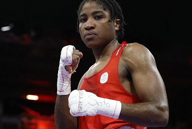 Cindy Ngamba ganó una medalla de bronce para el Equipo Olímpico de Refugiados en París, peleando en 75 kg.