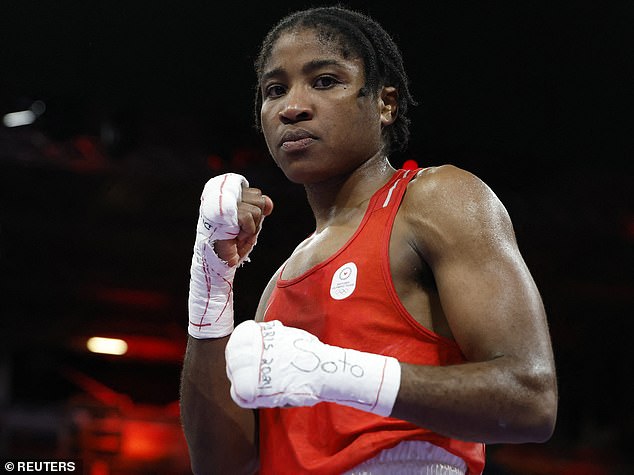 Cindy Ngamba ganó una medalla de bronce para el Equipo Olímpico de Refugiados en París, peleando en 75 kg.