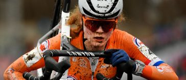 TABOR REPÚBLICA CHECA 3 DE FEBRERO Puck Pieterse compitiendo en la élite femenina durante el día 2 del Campeonato Mundial de CicloCross UCI 2024 el 3 de febrero de 2024 en Tabor República Checa Foto de CTKBSR AgencyGetty Images