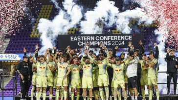 Los New York Red Bulls celebran en el campo de Orlando tras ganar la Conferencia Este