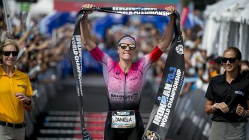 NIZA, FRANCIA - 7 DE SEPTIEMBRE: Daniela Ryf de Suiza reacciona después de ganar el Campeonato Mundial IRONMAN 70.3 de Niza el 7 de septiembre de 2019 en Niza, Francia. (Foto de Jan Hetfleisch/Getty Images para IRONMAN)