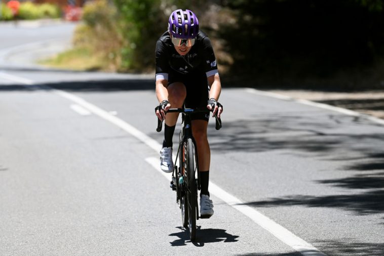 URAIDLA AUSTRALIA 16 DE ENERO Rylee Mcmullen de Nueva Zelanda y el equipo nacional de Nueva Zelanda compite durante el 7mo Santos Women Tour Down Under 2023 Etapa 2, una etapa de 90 km desde el estacionamiento del Museo Nacional del Motor Birdwood hasta Greenhill Road Uraidla TourDownUnder UCIWWT el 16 de enero de 2023 en Uraidla Australia Foto por Tim de WaeleImágenes falsas