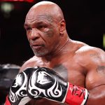 Mike Tyson demandado por aceptar pelea con Jake Paul