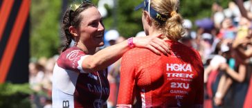 Línea de meta del Campeonato del Mundo IRONMAN 70.3 Kat Matthews Taylor Knibb