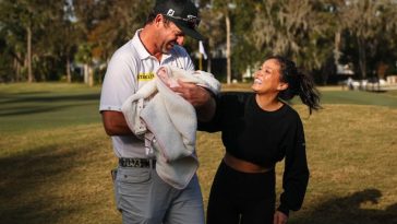 Lanto Griffin de Jacksonville Beach celebra su victoria en el PGA Tour Q-School presentado por Korn Ferry el 15 de diciembre con su esposa Maya y su hija Navy.