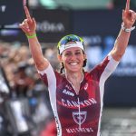 Kat Matthews celebra el segundo puesto en el Campeonato del Mundo IRONMAN 2024