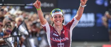 Kat Matthews celebra el segundo puesto en el Campeonato del Mundo IRONMAN 2024