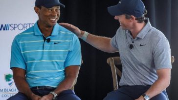 Tiger Woods y Rory McIlroy hablan con Erin Andrews durante un evento de prensa matutino antes de la ceremonia de inauguración en Palm Beach State College en Palm Beach Gardens, Florida, el 20 de febrero de 2023. Será el futuro sitio de TGL, una nueva liga de golf que se juega en un estadio y lanzado en asociación con la PGA.