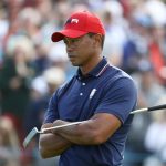 PARÍS, FRANCIA - 30 DE SEPTIEMBRE: Tiger Woods de Estados Unidos reacciona durante los partidos individuales de la Ryder Cup 2018 en Le Golf National el 30 de septiembre de 2018 en París, Francia. (Foto de Jamie Squire/Getty Images)