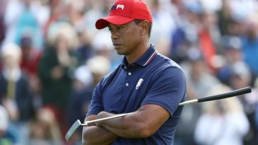 PARÍS, FRANCIA - 30 DE SEPTIEMBRE: Tiger Woods de Estados Unidos reacciona durante los partidos individuales de la Ryder Cup 2018 en Le Golf National el 30 de septiembre de 2018 en París, Francia. (Foto de Jamie Squire/Getty Images)